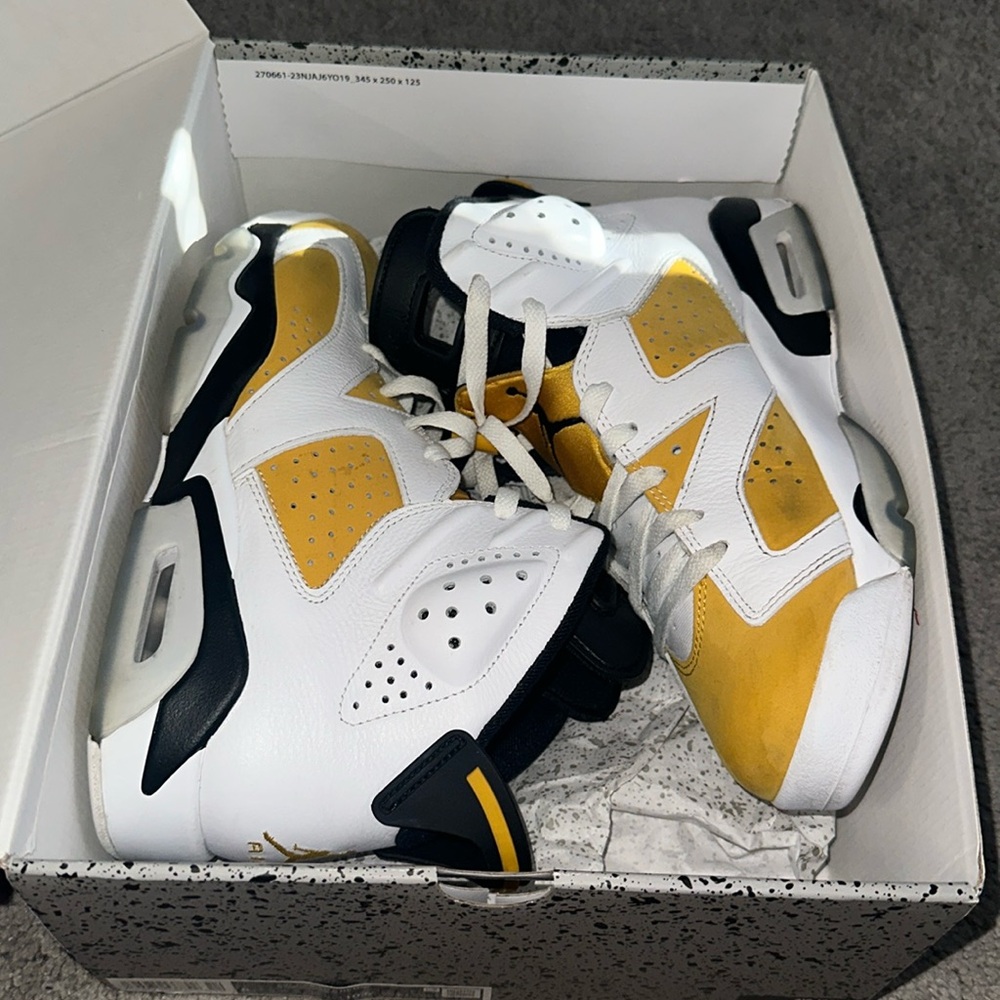 AIR JORDAN 6 RETRO